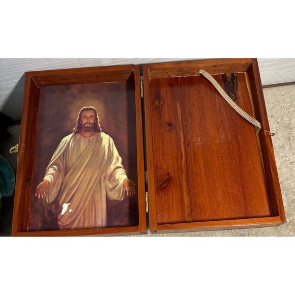 Holy Bible Memorial Edition Illustrated In Wood Box With Jesus Image 9.5 x 6.5" - Picture 10 of 16